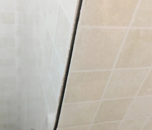 革吉瓷砖空鼓维修公司分享阳台瓷砖脱落的修复过程可以分为以下几个步骤